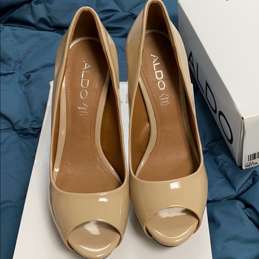 Natural peep toe pumps